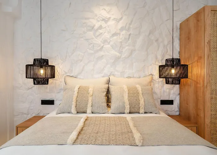 Elvirtus Suites
